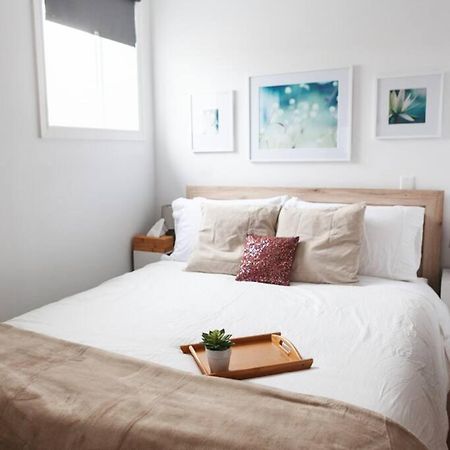 Large Upstairs Flat In Downtown Century Building Apartment Belleville Bagian luar foto