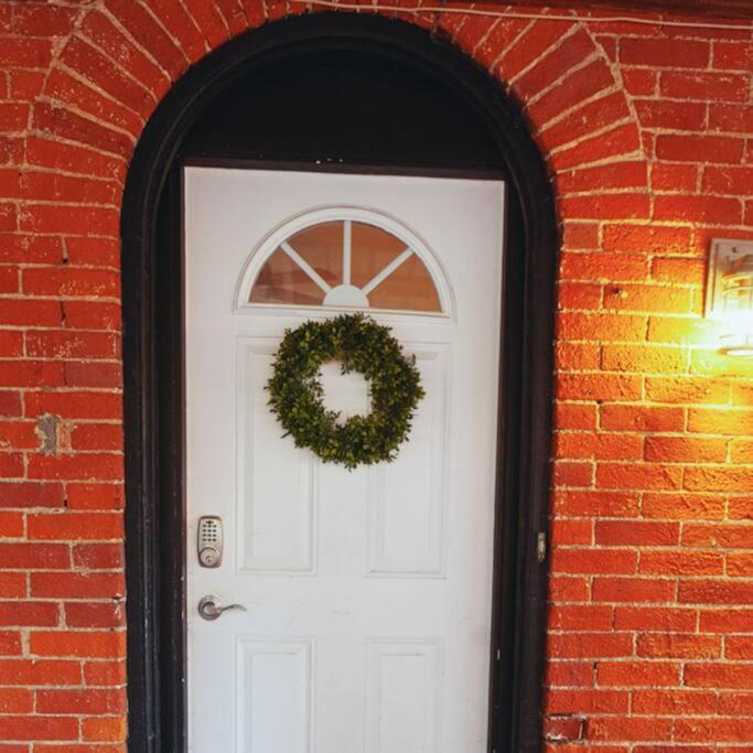 Large Upstairs Flat In Downtown Century Building Apartment Belleville Bagian luar foto