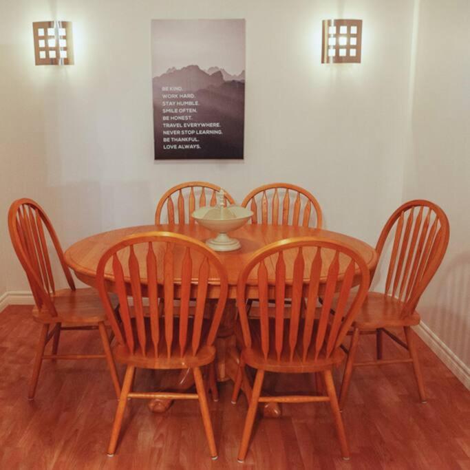 Large Upstairs Flat In Downtown Century Building Apartment Belleville Bagian luar foto