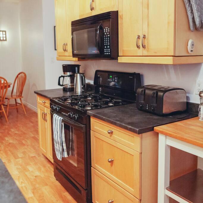 Large Upstairs Flat In Downtown Century Building Apartment Belleville Bagian luar foto