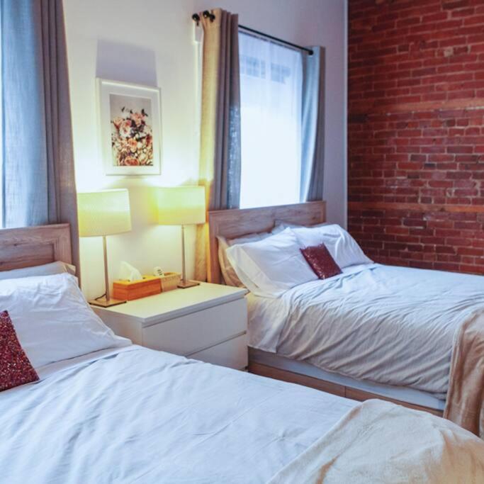 Large Upstairs Flat In Downtown Century Building Apartment Belleville Bagian luar foto
