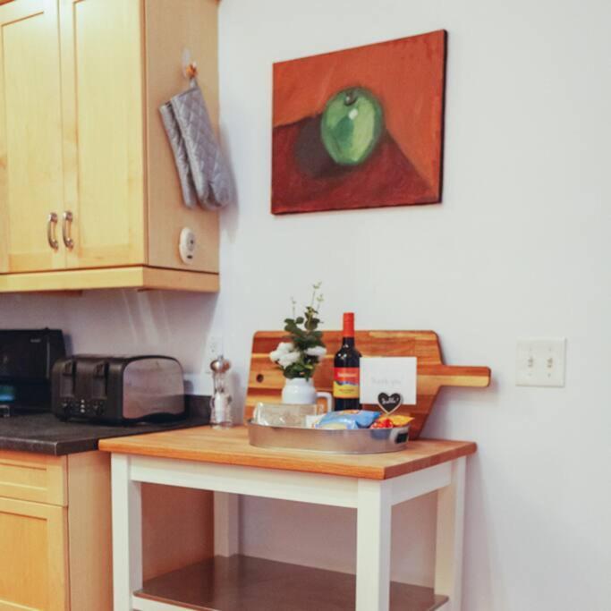 Large Upstairs Flat In Downtown Century Building Apartment Belleville Bagian luar foto