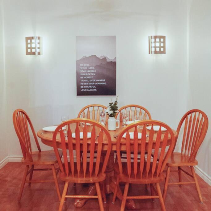 Large Upstairs Flat In Downtown Century Building Apartment Belleville Bagian luar foto